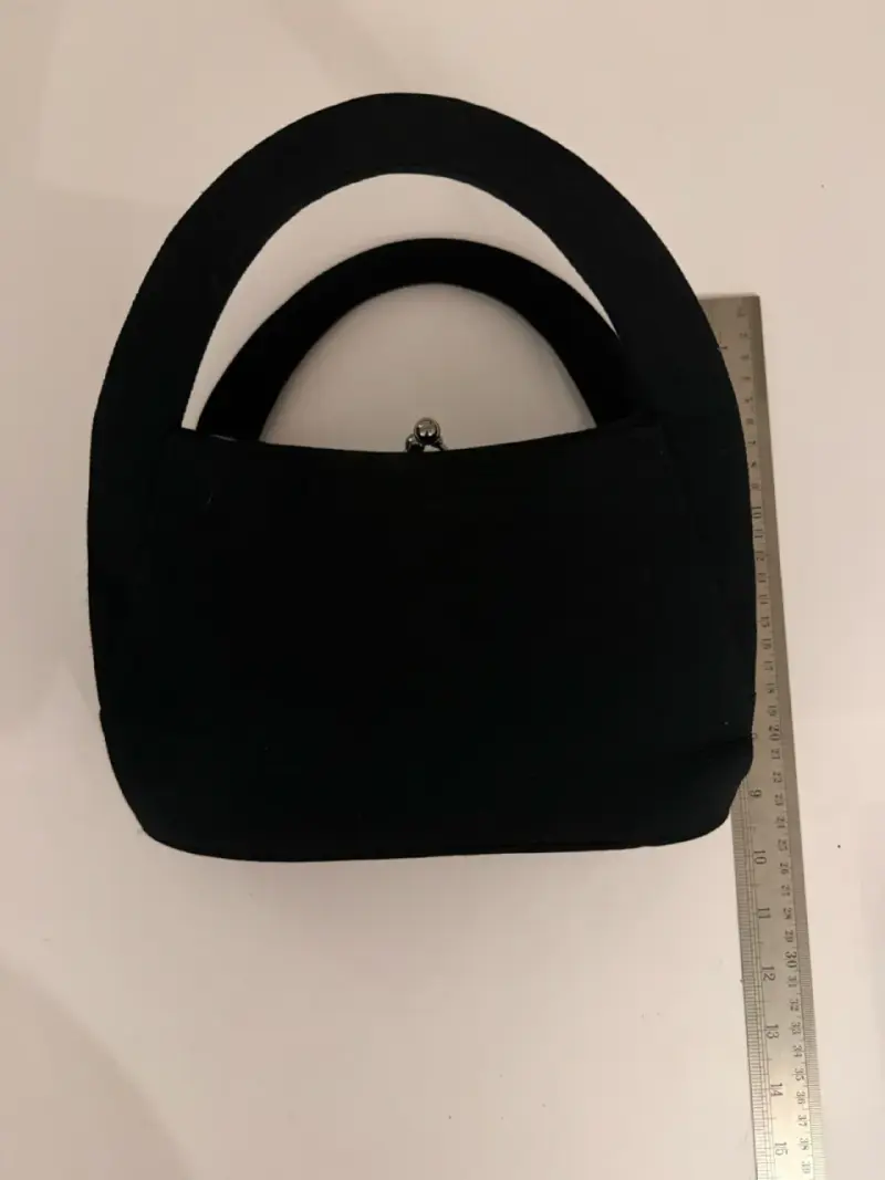 Bolso de mano negro elegante
