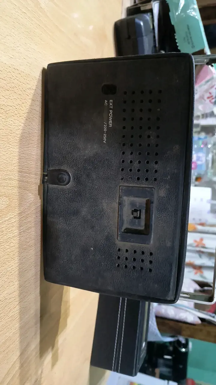 Radio vintage National AM/FM portátil - 2
