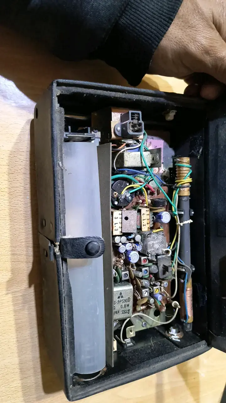 Radio vintage National AM/FM portátil - 3