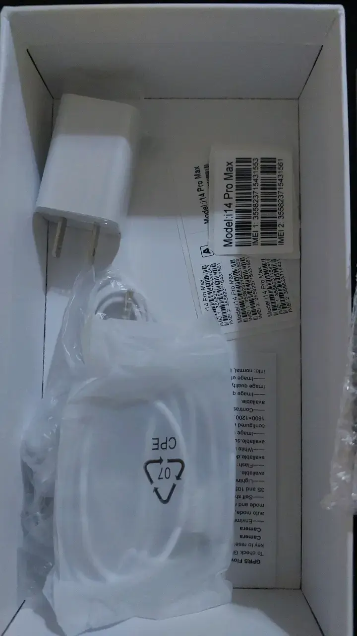 Replica IPhone 14 Pro Max con accesorios - 1
