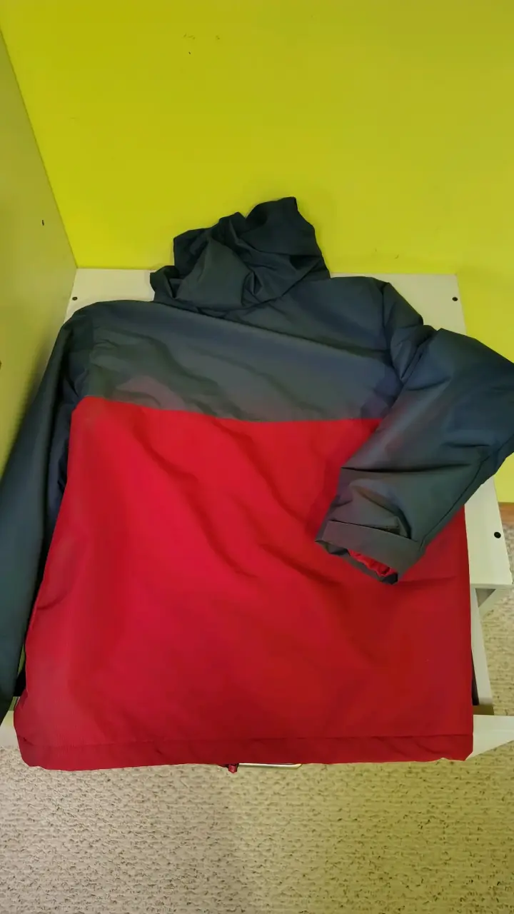 Chaqueta impermeable Maui roja y azul - 2