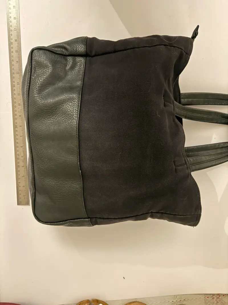 Bolso tote negro con detalles de cuero - 2
