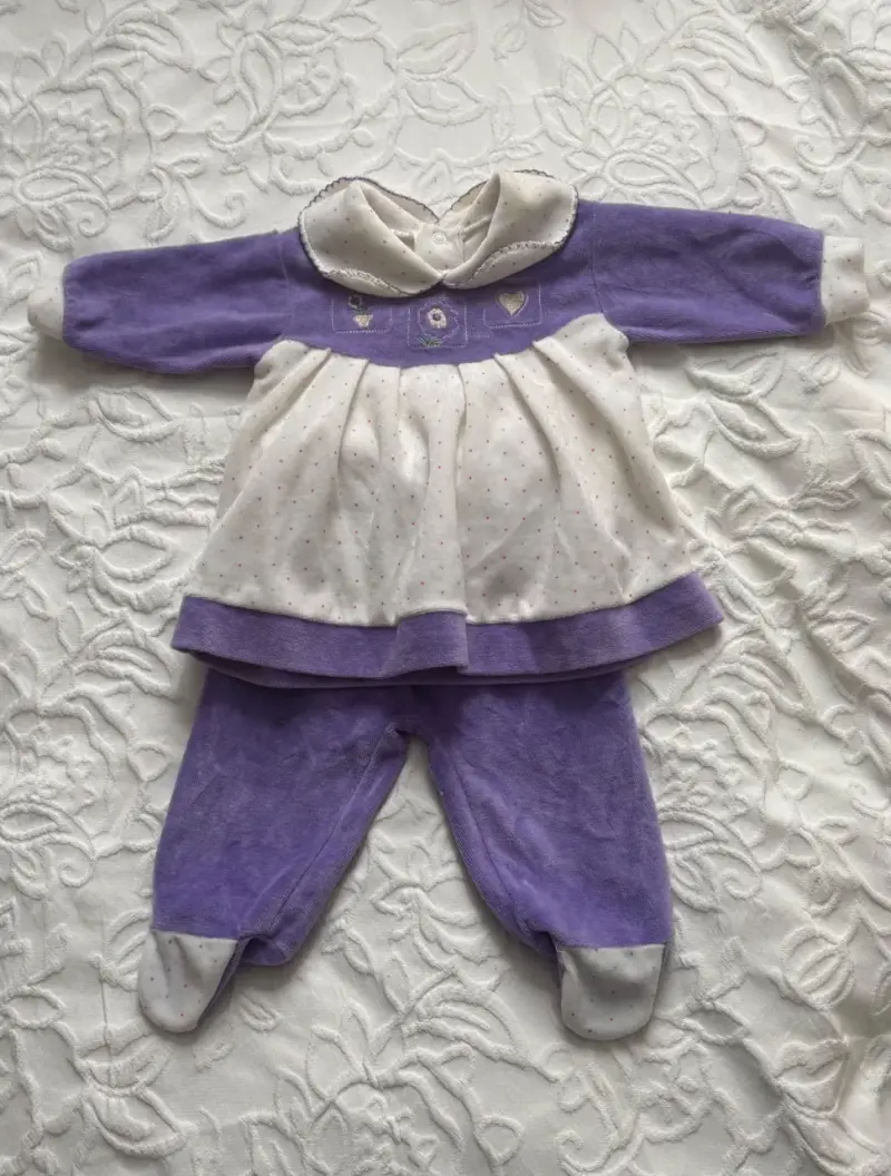 Conjunto de bebé morado con detalles blancos - 2