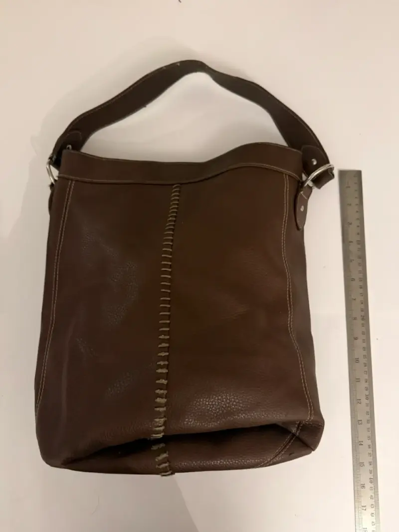 Bolso  marrón con asa ajustable