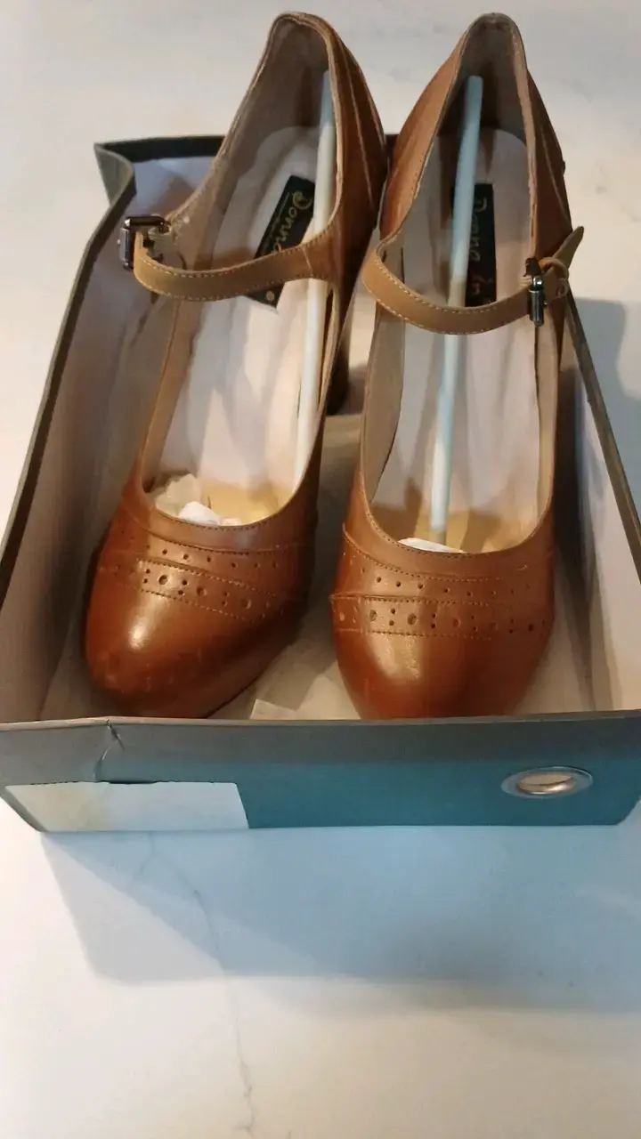 Zapatos de tacón marrón con correa Di Donna - 4