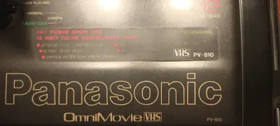 Cámara VHS Panasonic OmniMovie PV-810 con Estuche - miniatura 2