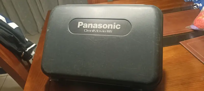 Cámara VHS Panasonic OmniMovie PV-810 con Estuche - 4