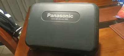 Cámara VHS Panasonic OmniMovie PV-810 con Estuche - miniatura 4