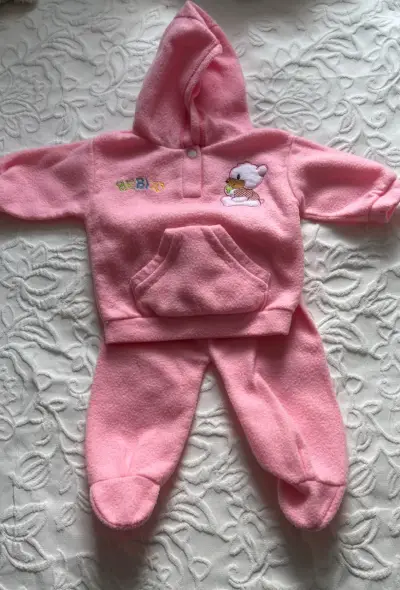 Conjunto de bebé polar rosado con capucha - miniatura 1