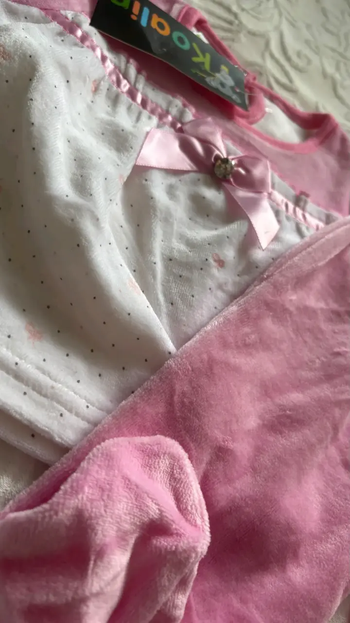 Conjunto de bebé rosado con diseño de gatito - 3
