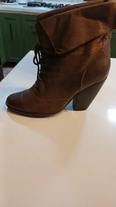 Botines de cuero marrón con tacón alto - miniatura 3