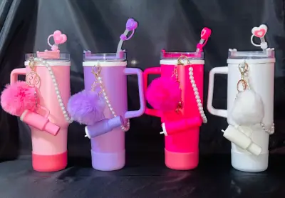 Vasos térmicos con tapa y accesorios decorativos - miniatura 1