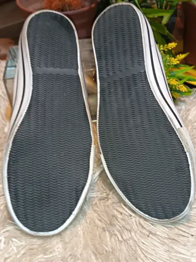 Zapatillas blancas de lona con cordones - miniatura 4