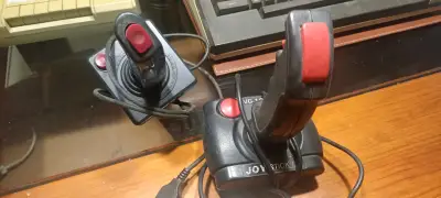 Computador Atari 800XL con accesorios originales - miniatura 4