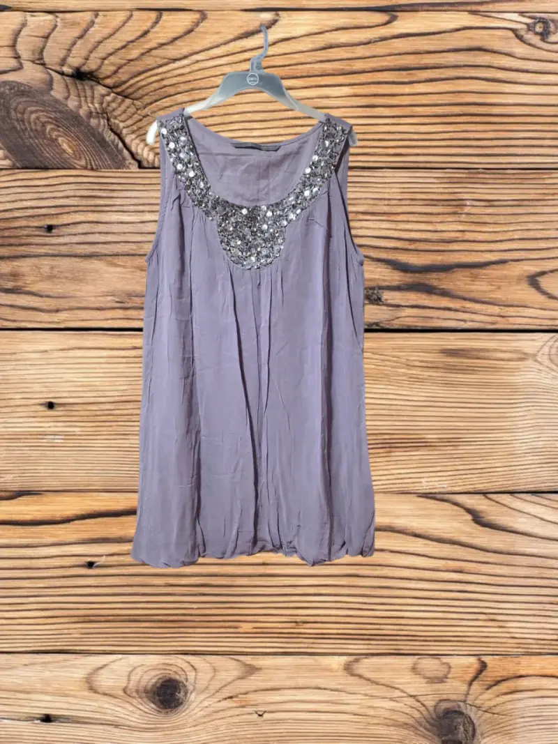 Blusa sin mangas con detalles brillantes