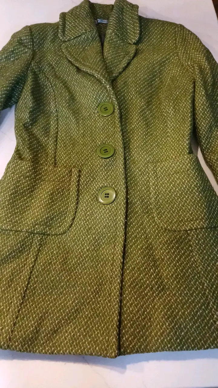 Abrigo verde de lana para mujer