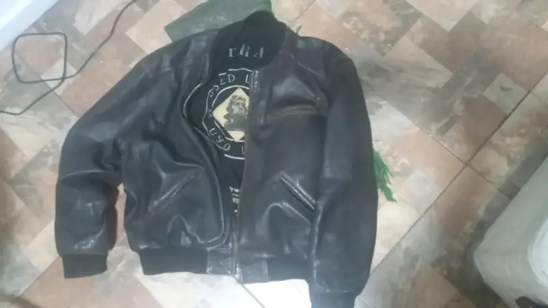 Chaqueta de cuero negra para hombre - 1