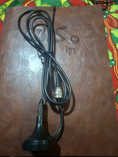 Mini Antena Digital HD para TV (Base Magnética) - miniatura 2