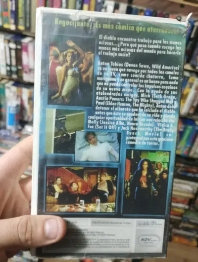 VHS El Diablo Metió La Mano comedia de terror - miniatura 2