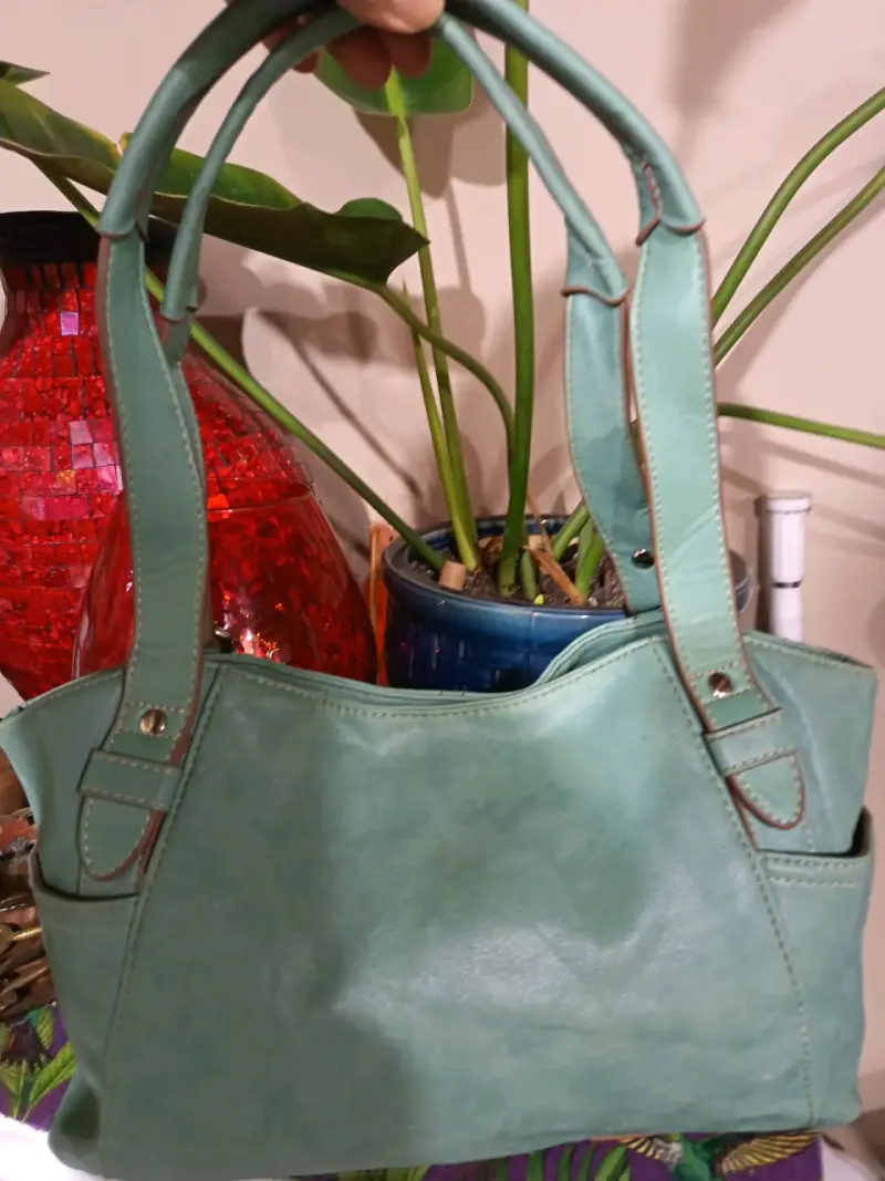 HERMOSA CARTERA DE HOMBRO marca RELIC - 2