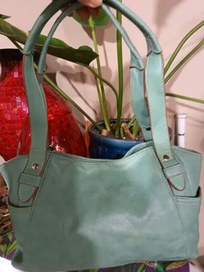 HERMOSA CARTERA DE HOMBRO marca RELIC - miniatura 2