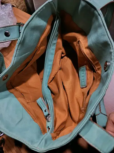 HERMOSA CARTERA DE HOMBRO marca RELIC - miniatura 4