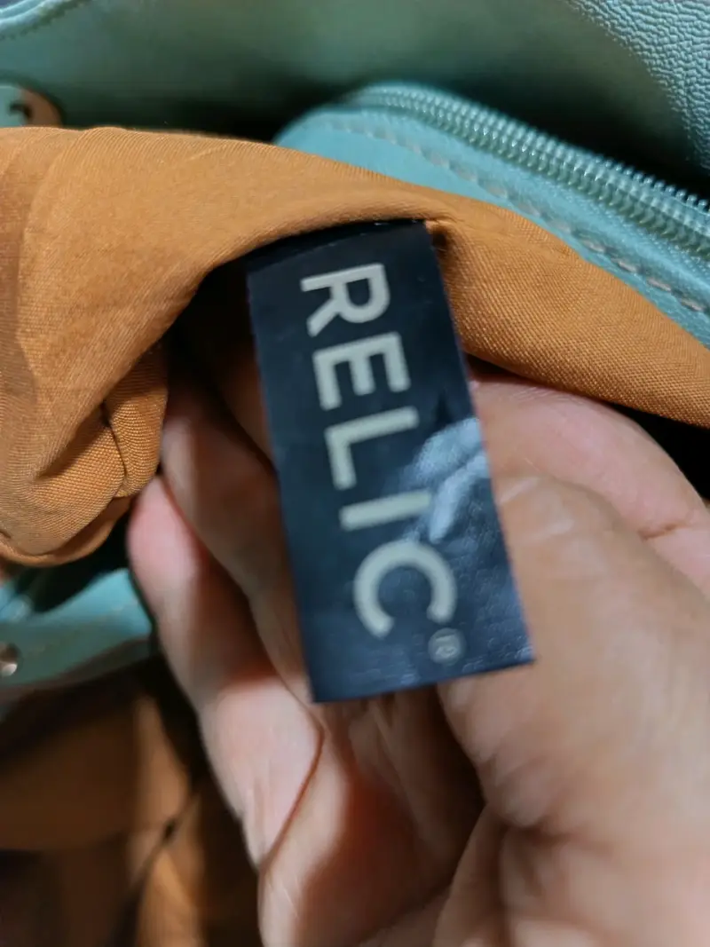 HERMOSA CARTERA DE HOMBRO marca RELIC - 5