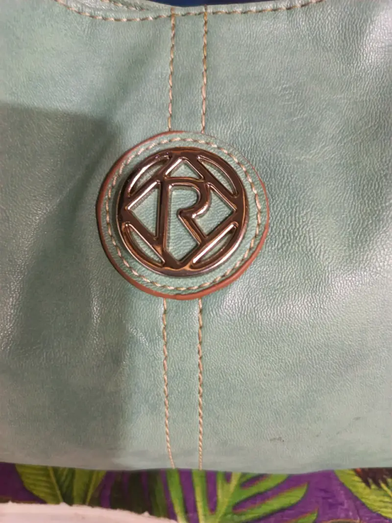 HERMOSA CARTERA DE HOMBRO marca RELIC - 6