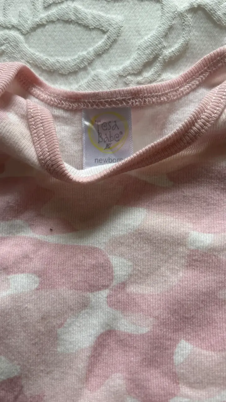 Enterito de bebé rosa camuflado - 2