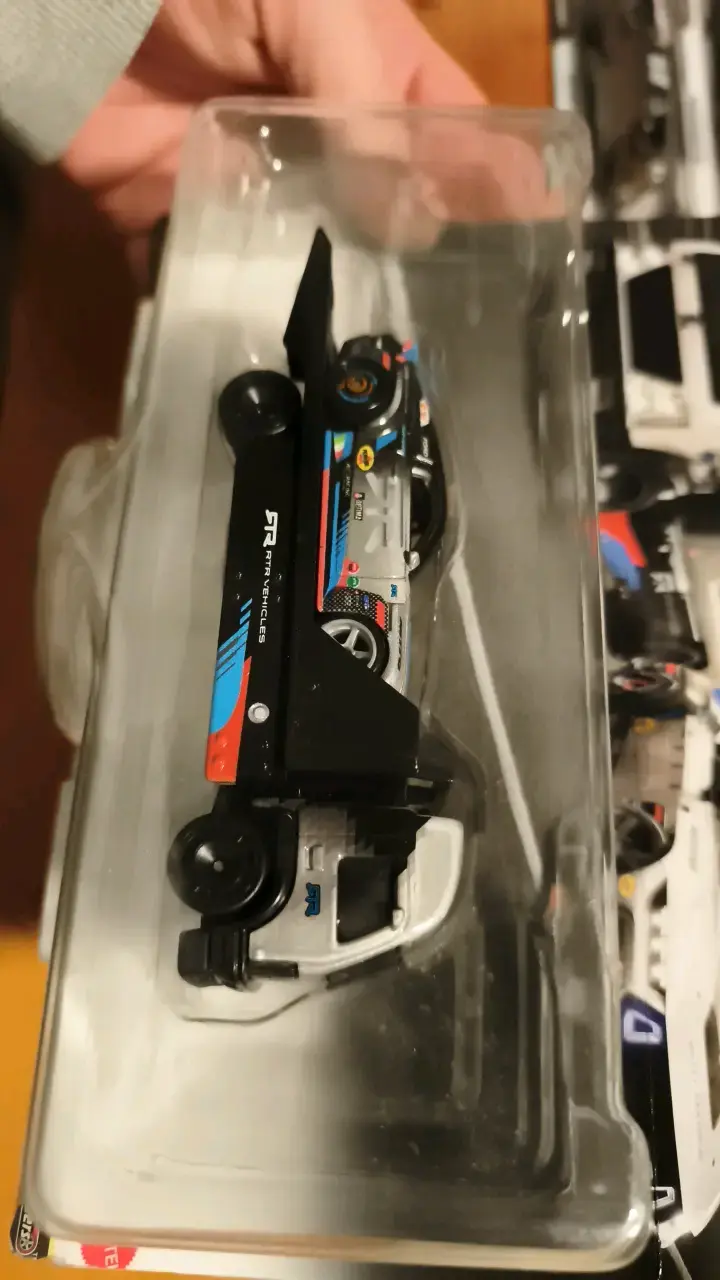 HotWheels Team Transport - 3