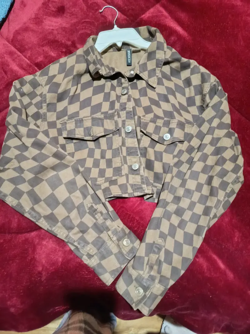 Chaqueta corta a cuadros marrón y negro