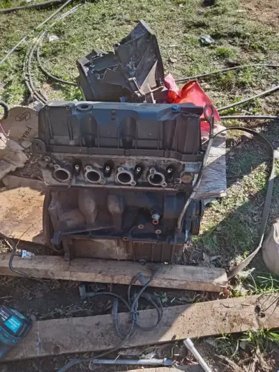 Motor usado Ford para repuestos - miniatura 2