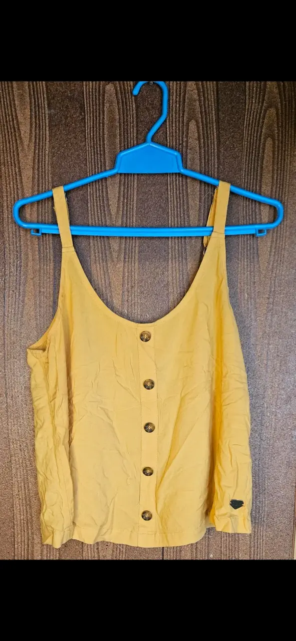 Blusa amarilla de tirantes con botones - 1