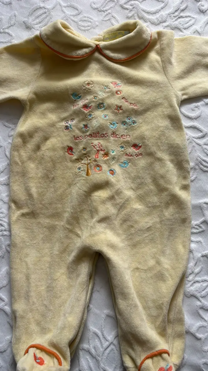 Pijama enterito amarillo para bebé con bordado - 2