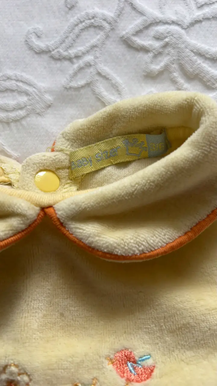 Pijama enterito amarillo para bebé con bordado - 4
