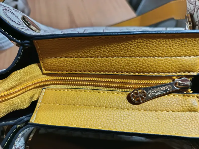 Bolso de mano GALLANTRY con diseño monograma - 4