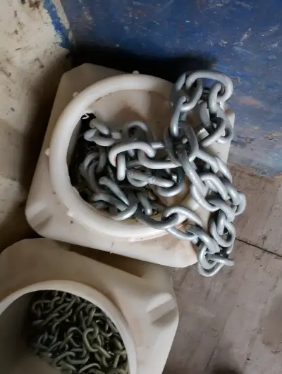 Cadena de acero en contenedor resistente - miniatura 5