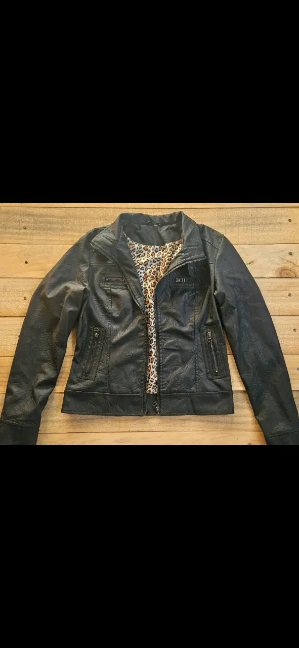Chaqueta negra con forro animal print - 1