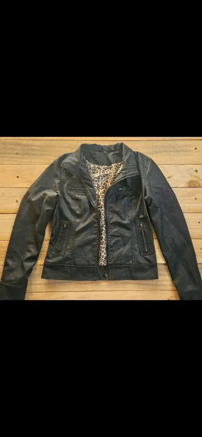 Chaqueta negra con forro animal print - miniatura 1