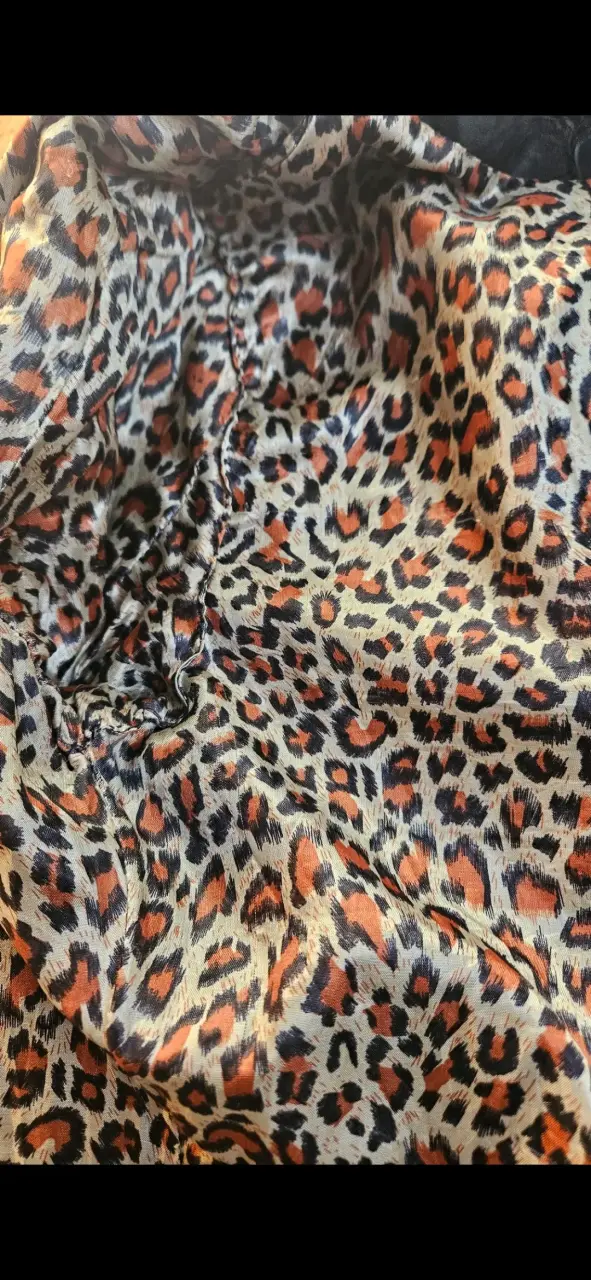 Chaqueta negra con forro animal print - 3
