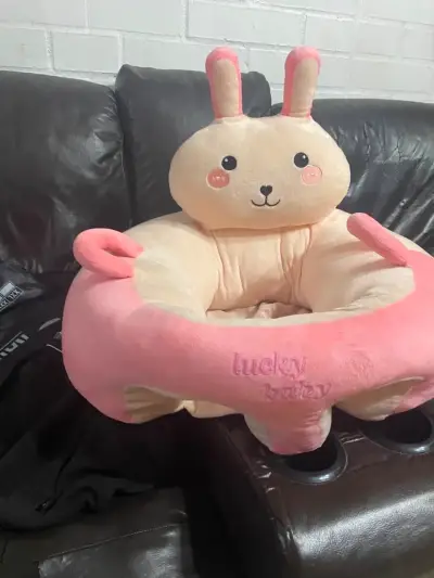 Asiento infantil de peluche Lucky Baby - miniatura 1