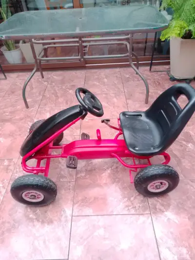 Kart a pedales infantil rojo y negro - miniatura 2