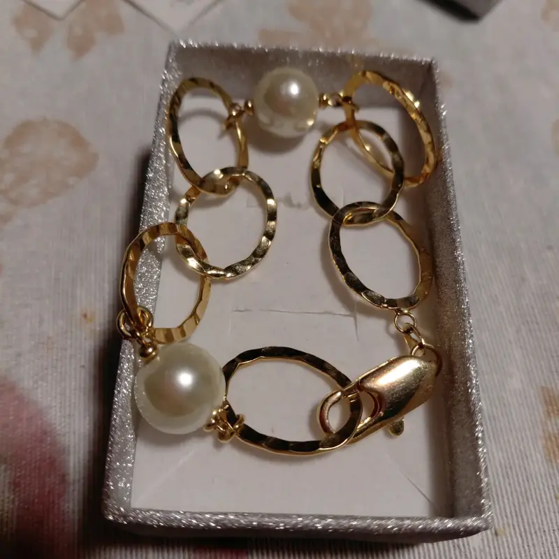 Pulsera de eslabones dorados con perlas