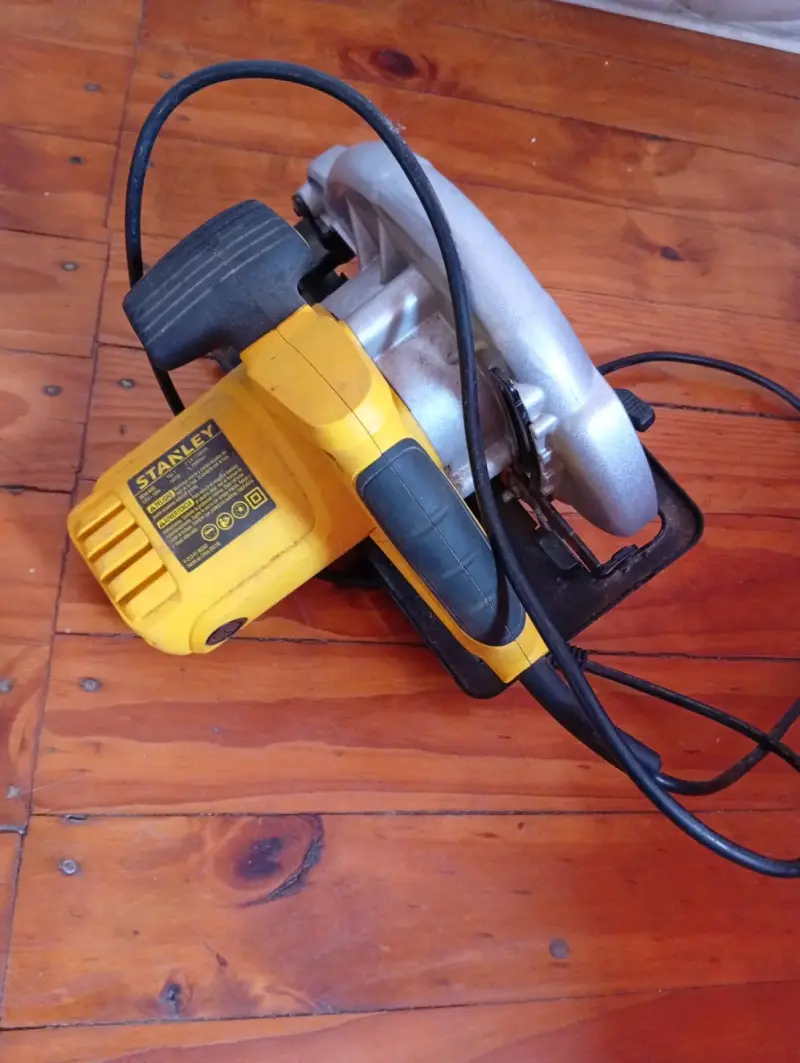 Sierra circular Stanley 1600W 7 1/4 pulgadas - 2