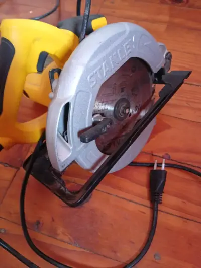 Sierra circular Stanley 1600W 7 1/4 pulgadas - miniatura 3