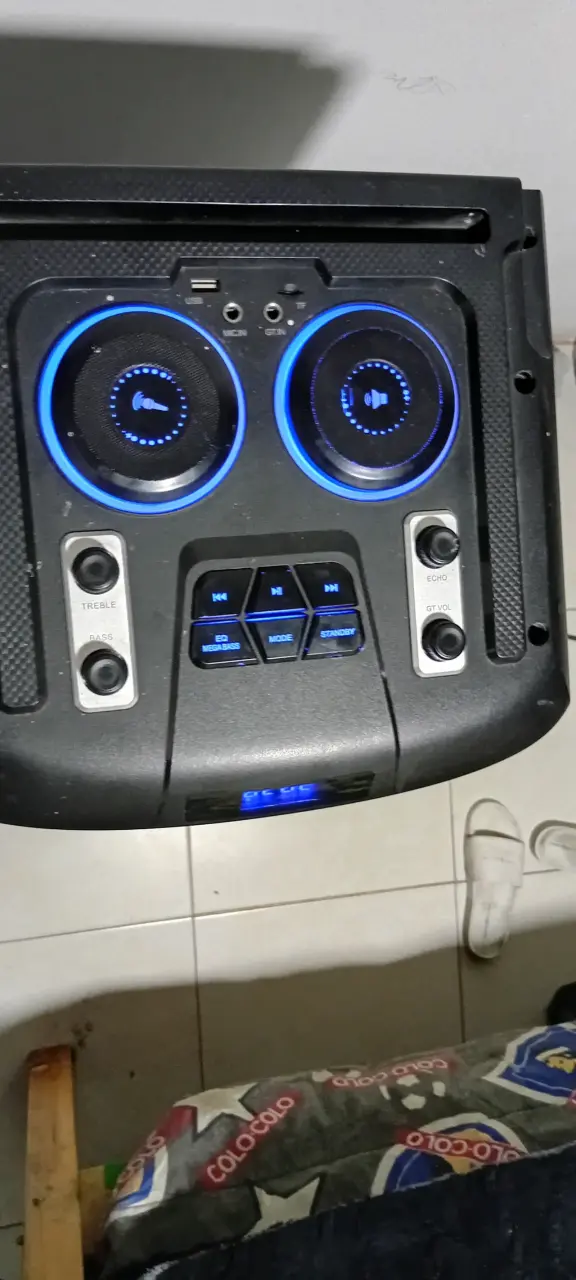 Parlante Polaroid con luces LED Blue y entrada AUX - 2