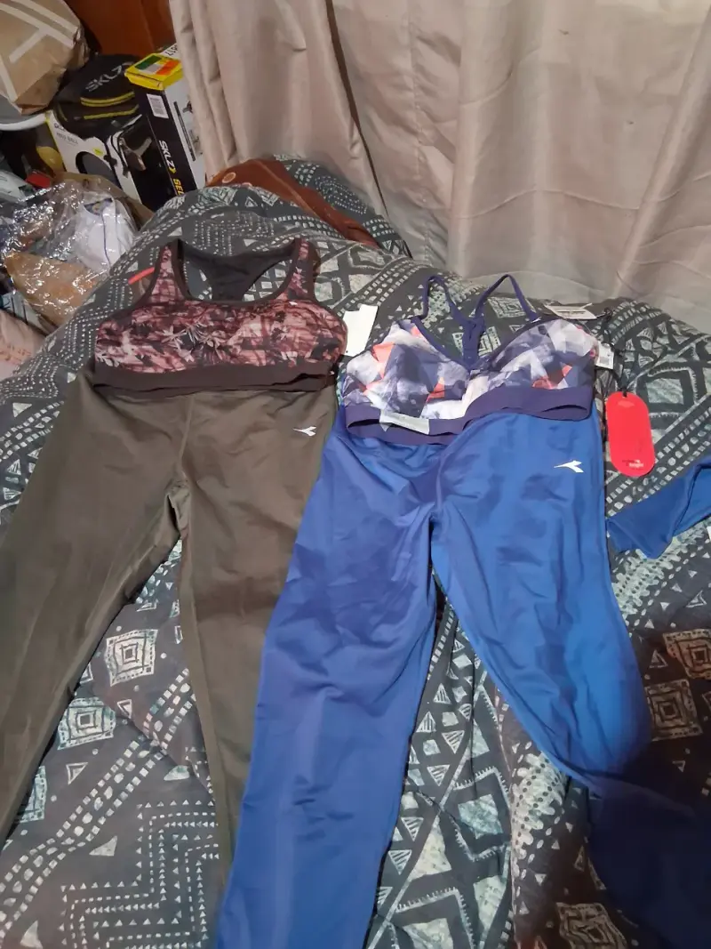 Conjunto de ropa deportiva para mujer con leggings y tops - 2