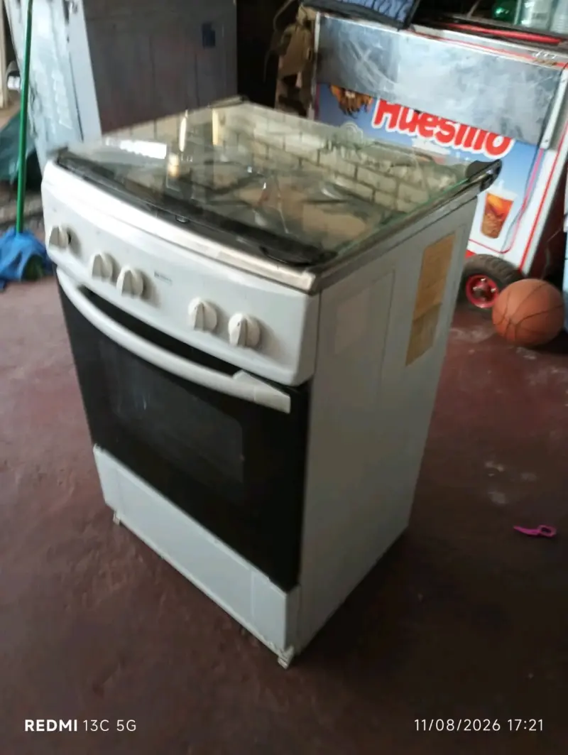 Cocina a gas con horno y cuatro quemadores - 5