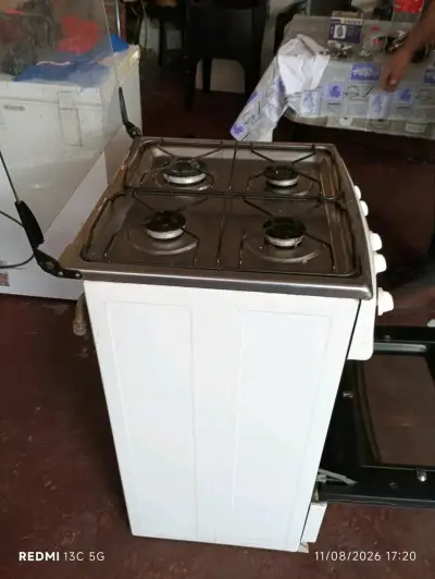 Cocina a gas con horno y cuatro quemadores - miniatura 6