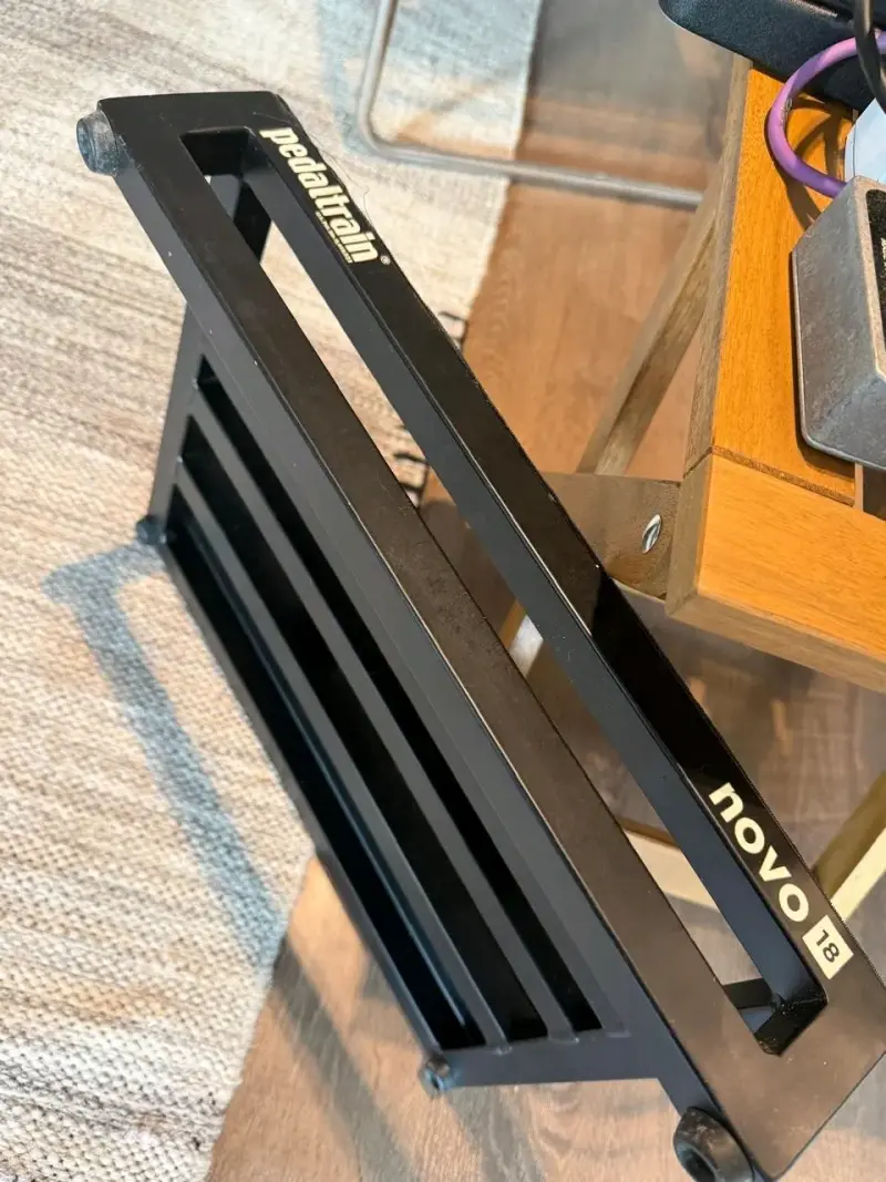 Pedalera Pedaltrain Novo 18 con Pedales de Efectos - 3